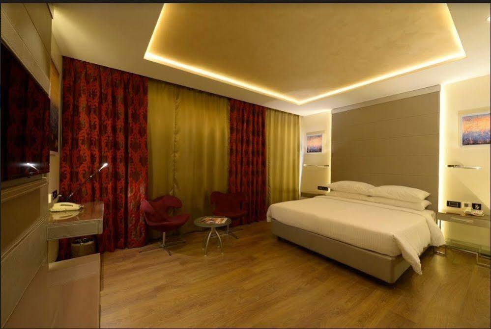 Genesis Hotel Near Mumbai Airport Extérieur photo